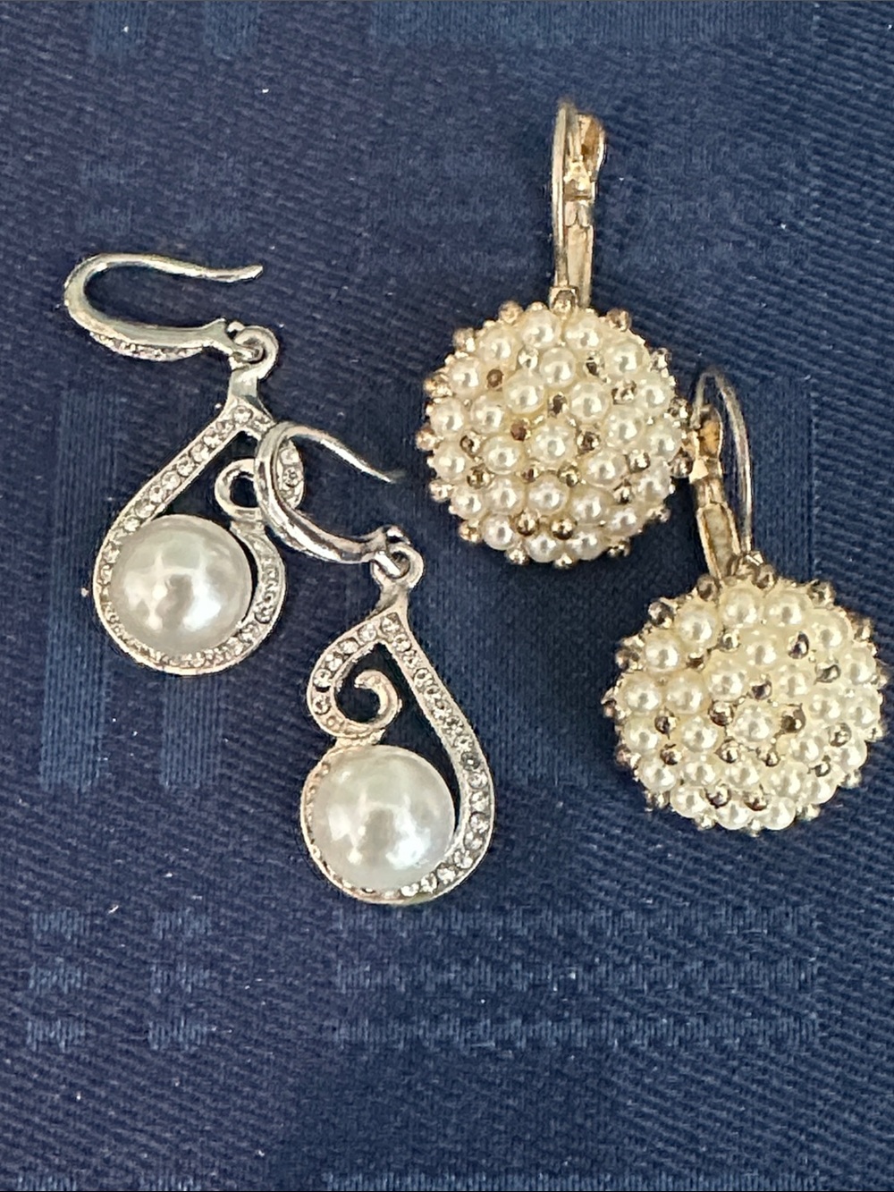 2 pairs of Pearl and Crystal Drop Earrings – White Pearlescent Design